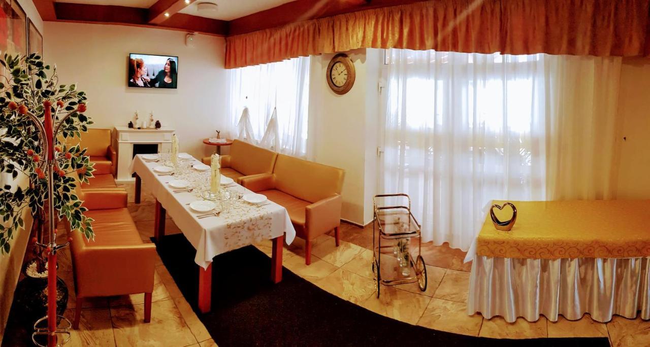 Agrohotel Tri Brezy Hrustin Exterior foto