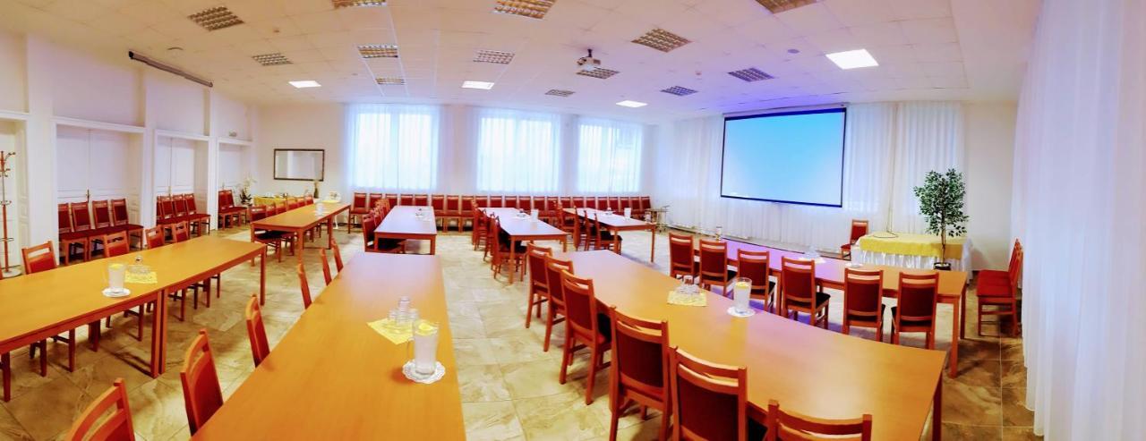 Agrohotel Tri Brezy Hrustin Exterior foto