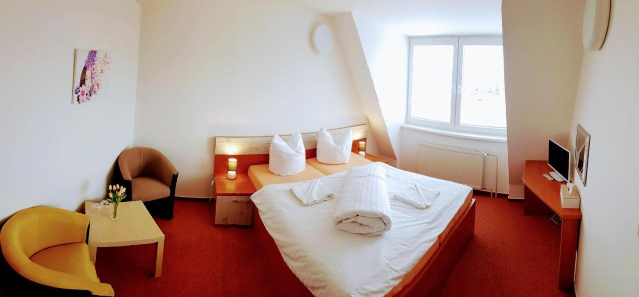 Agrohotel Tri Brezy Hrustin Exterior foto