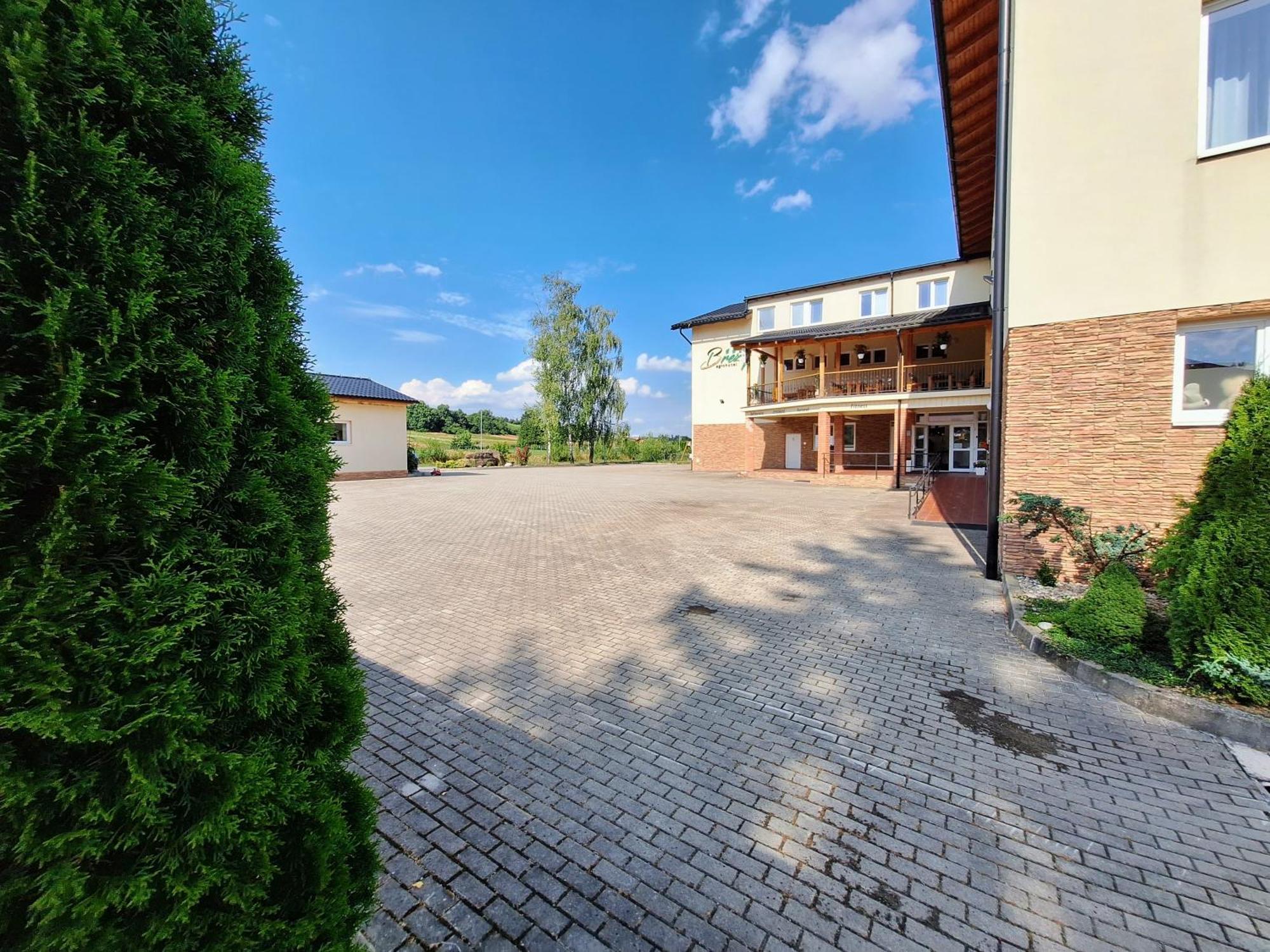 Agrohotel Tri Brezy Hrustin Exterior foto