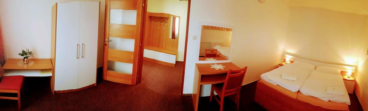 Agrohotel Tri Brezy Hrustin Exterior foto