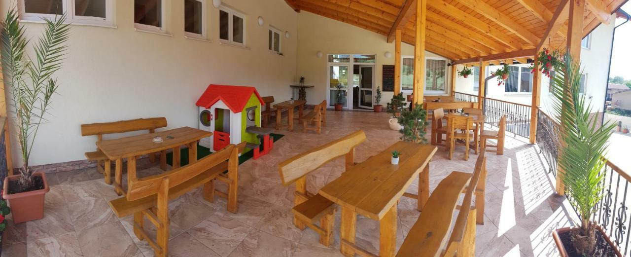 Agrohotel Tri Brezy Hrustin Exterior foto