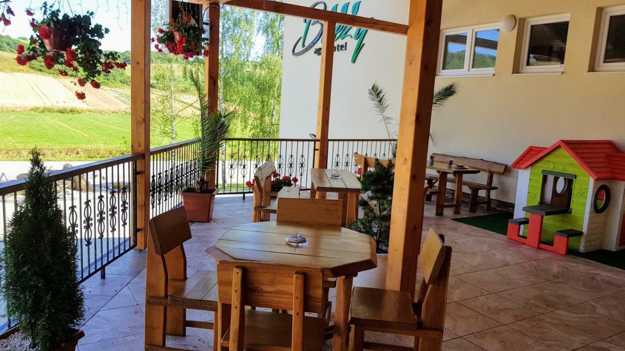 Agrohotel Tri Brezy Hrustin Exterior foto