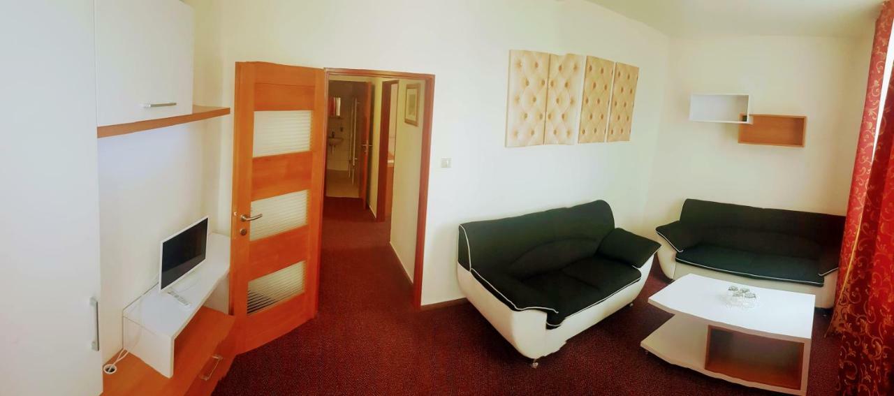 Agrohotel Tri Brezy Hrustin Exterior foto