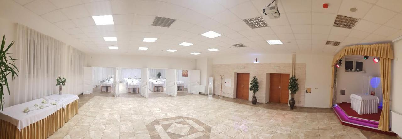 Agrohotel Tri Brezy Hrustin Exterior foto